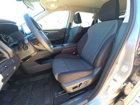 Used 2023 Nissan Rogue SV image 14