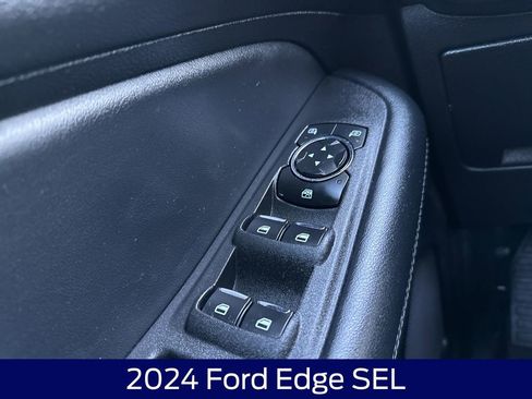 Used 2024 Ford Edge SEL image 26