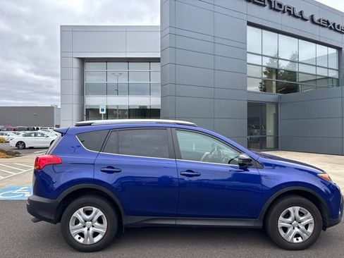 Used 2015 Toyota RAV4 LE AWD/4WD image 2