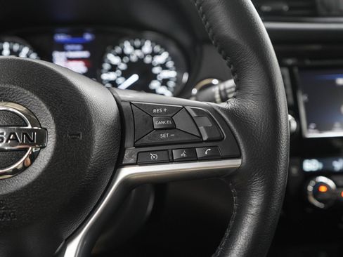 Used 2018 Nissan Rogue SV AWD/4WD image 26