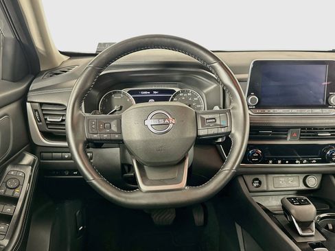 Used 2025 Nissan Rogue SV FWD image 17