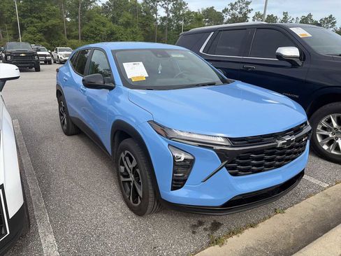 Used 2024 Chevrolet Trax RS w/ Driver Confidence Package image 2