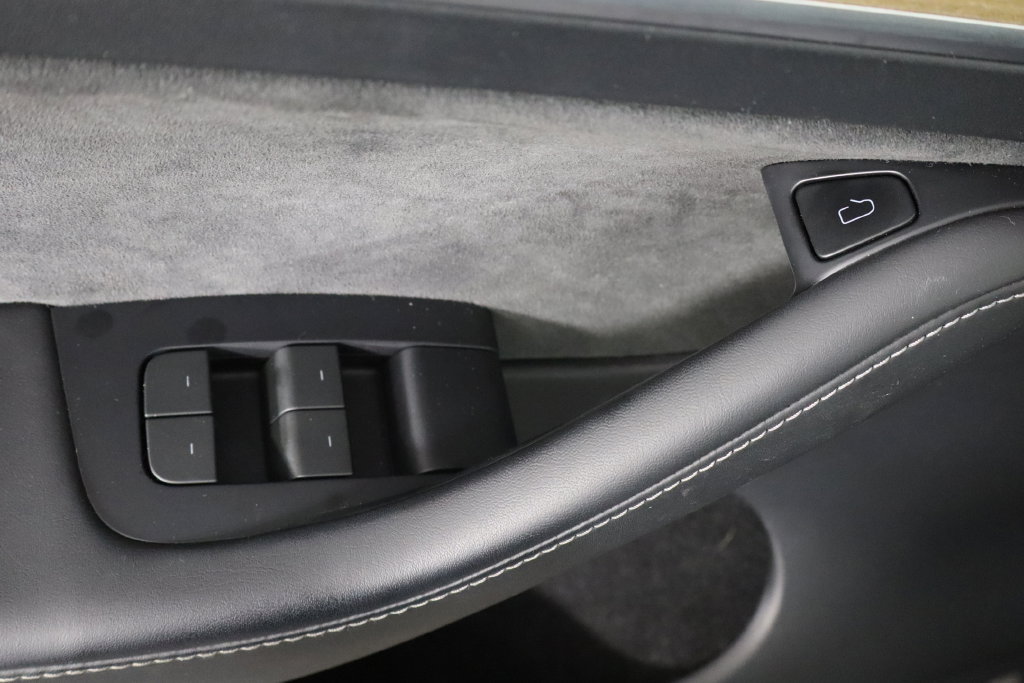 Used 2023 Tesla Model Y 2WD image 18