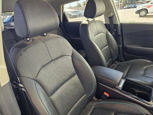 Used 2022 Kia Niro EX Premium w/ Cold Weather Package image 17