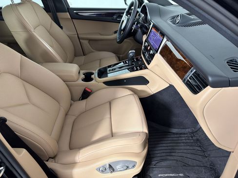 Certified 2026 Porsche Macan AWD/4WD image 24