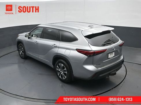 Used 2022 Toyota Highlander XLE AWD/4WD image 55