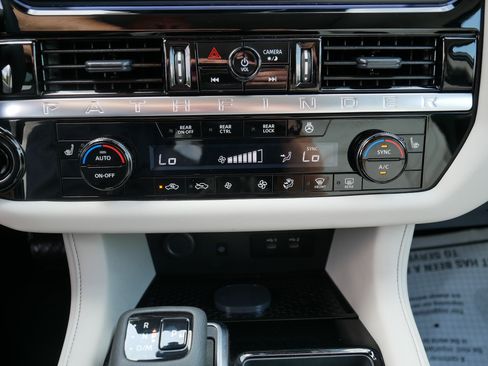 Certified 2026 Nissan Pathfinder SL w/ SL Premium Package AWD/4WD image 23