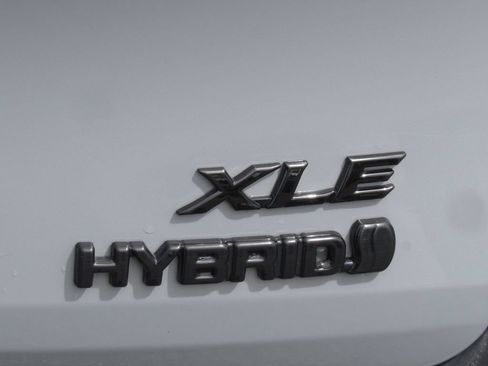 Certified 2024 Toyota Sienna XLE Woodland Edition AWD/4WD image 8