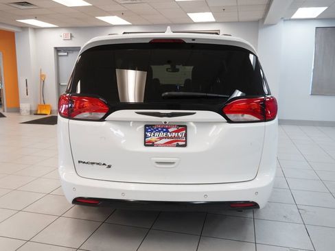 Used 2018 Chrysler Pacifica Touring-L Plus w/ S Appearance Package FWD image 8