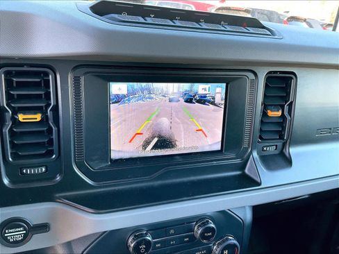 Used 2023 Ford Bronco Badlands image 19