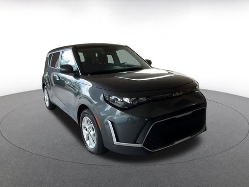 Used 2025 Kia Soul LX w/ LX Technology Package FWD image 3