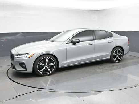 Used 2025 Volvo S60 B5 Plus FWD image 4