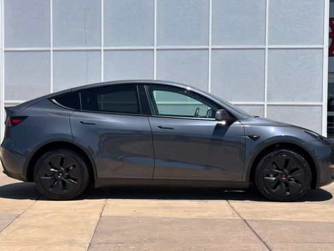 Used 2023 Tesla Model Y Long Range AWD/4WD image 3