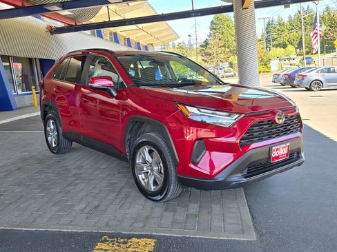 Used 2024 Toyota RAV4 XLE w/ Convenience Package image 3