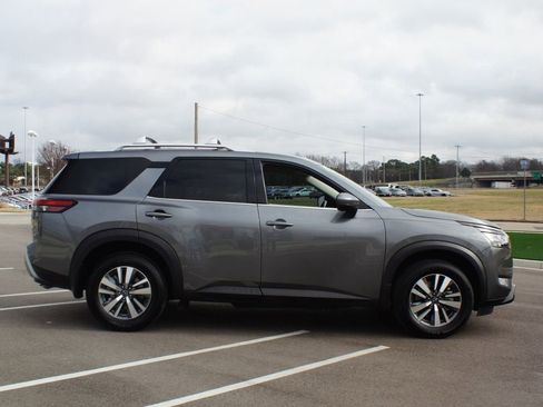Used 2024 Nissan Pathfinder SL image 20