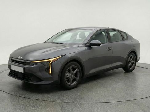 Used 2025 Kia K4 FWD image 3
