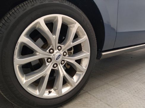 Used 2019 Ford Expedition Limited w/ Equipment Group 302A RWD image 31