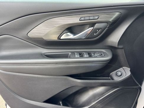 Used 2024 GMC Terrain SLT image 20