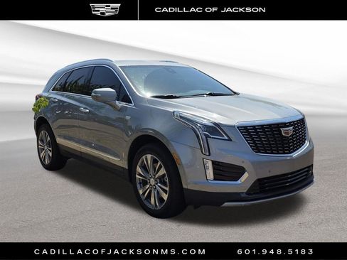 Certified 2025 Cadillac XT5 Premium Luxury FWD image 3