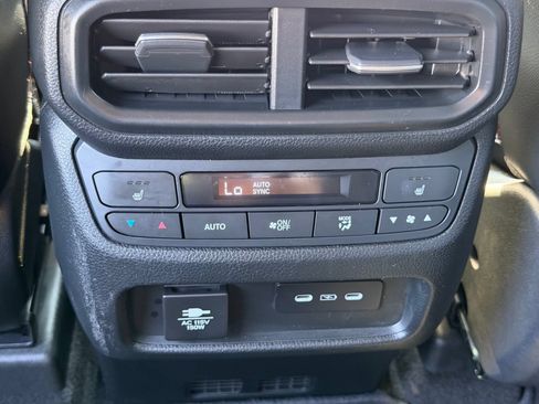 Used 2025 Honda Pilot Black Edition image 29