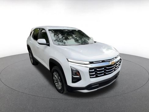 Used 2025 Chevrolet Equinox LT image 3