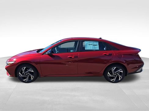 Used 2025 Hyundai Elantra Sport FWD image 5
