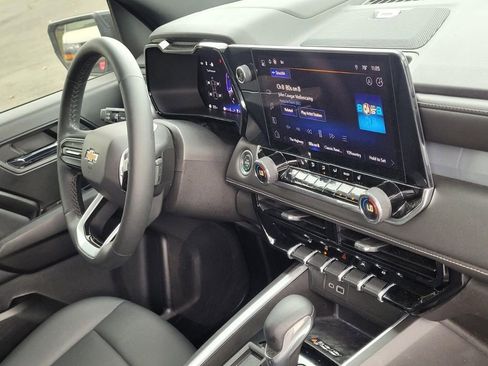 Used 2024 Chevrolet Colorado LT w/ LT Convenience Package III image 11