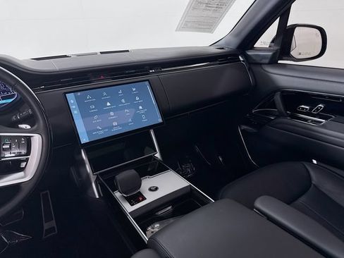 Certified 2025 Land Rover Range Rover SE AWD/4WD image 26