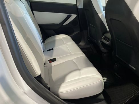 Used 2021 Tesla Model Y Long Range image 7