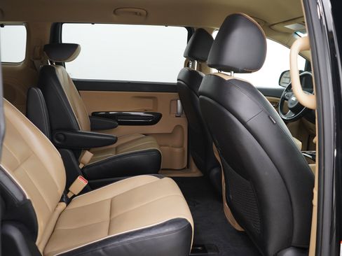 Used 2016 Kia Sedona SX FWD image 14