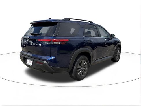 Used 2025 Nissan Pathfinder SV FWD image 3