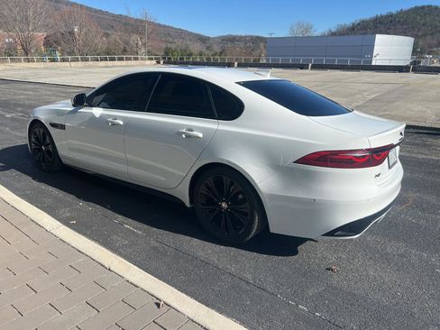 Used 2021 Jaguar XF R-Dynamic SE image 3