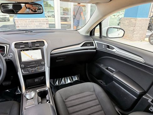 Used 2019 Ford Fusion SE FWD image 22