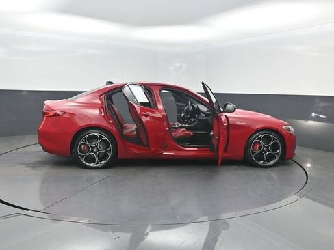Used 2023 Alfa Romeo Giulia Veloce RWD image 42