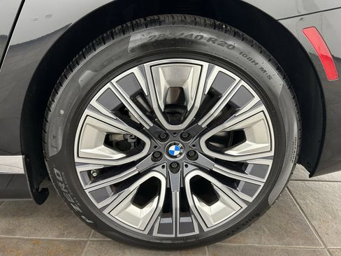 Used 2024 BMW i7 eDrive50 image 36