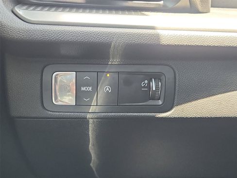 Used 2024 Chevrolet Traverse LT w/ Enhanced Driving Package FWD image 17