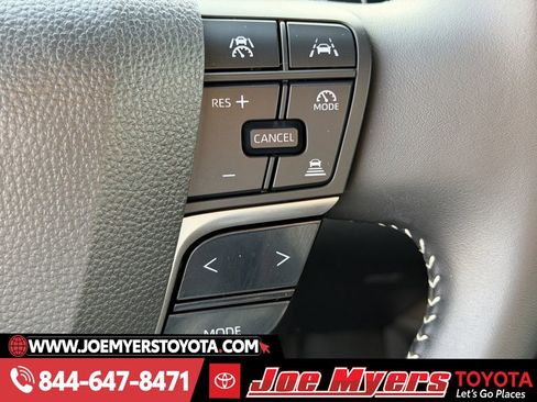 Used 2025 Toyota Camry SE image 23