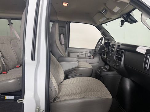 Used 2025 Chevrolet Express 3500 LT w/ LT Preferred Equipment Group RWD image 25