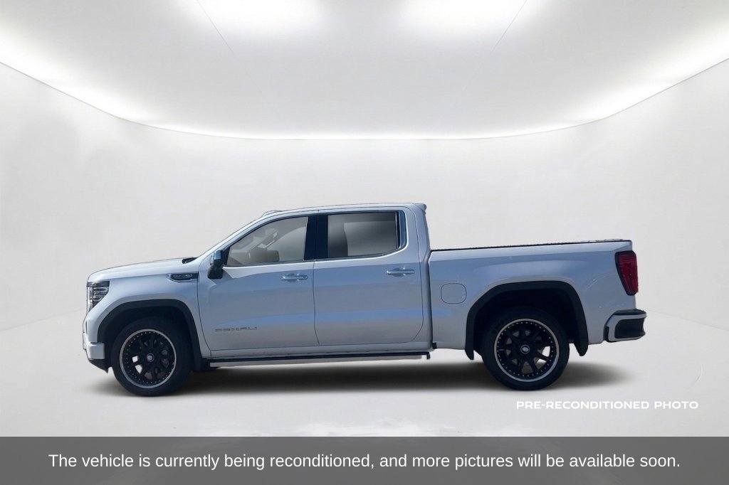 Used 2024 GMC Sierra 1500 Denali w/ Technology Package AWD/4WD image 9