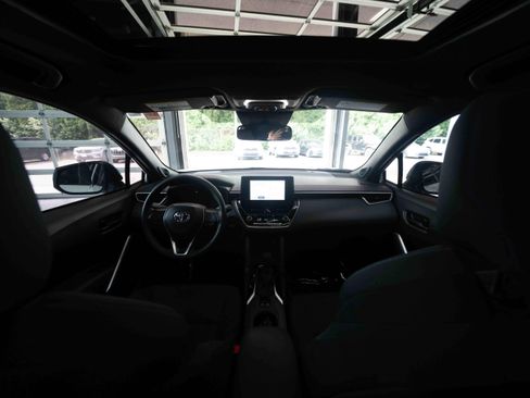 Used 2025 Toyota Corolla Cross AWD Hybrid w/ Moonroof Package image 19