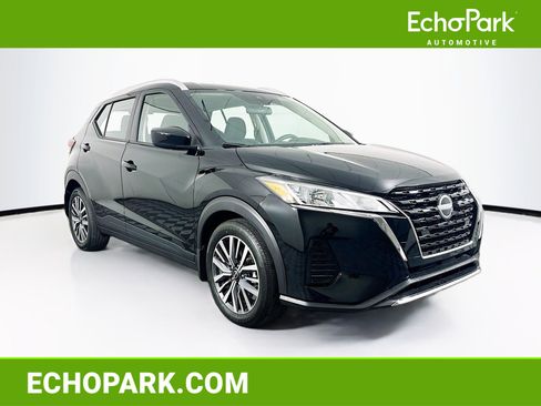 Used 2023 Nissan Kicks SV image 1