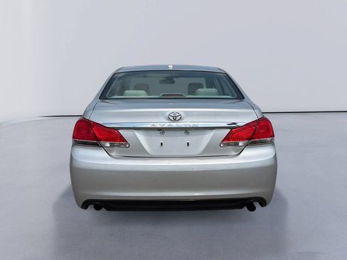 Used 2011 Toyota Avalon Limited FWD image 4