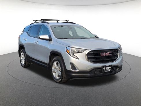 Used 2020 GMC Terrain SLE w/ Driver Convenience Package image 3