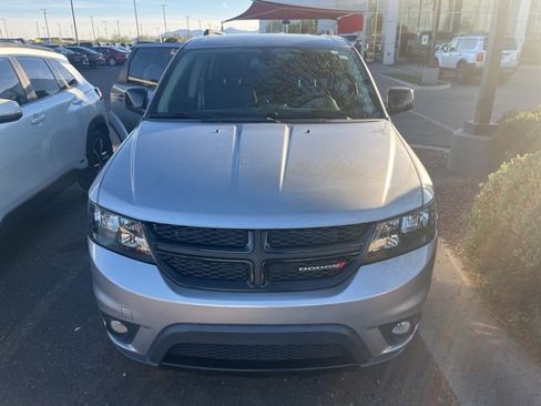 Used 2019 Dodge Journey SE w/ Connectivity Group image 2