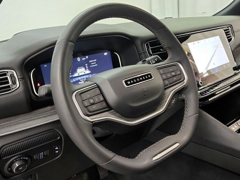Used 2024 Jeep Wagoneer L Series III w/ Flexible Seating Group AWD/4WD image 20