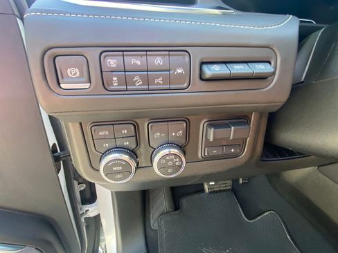 Used 2024 GMC Yukon Denali Ultimate AWD/4WD image 11