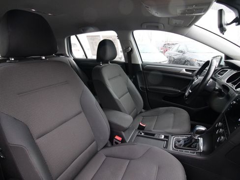 Used 2018 Volkswagen e-Golf SE image 21