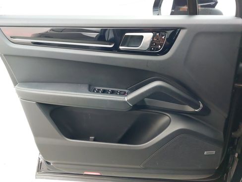 Used 2019 Porsche Cayenne image 29