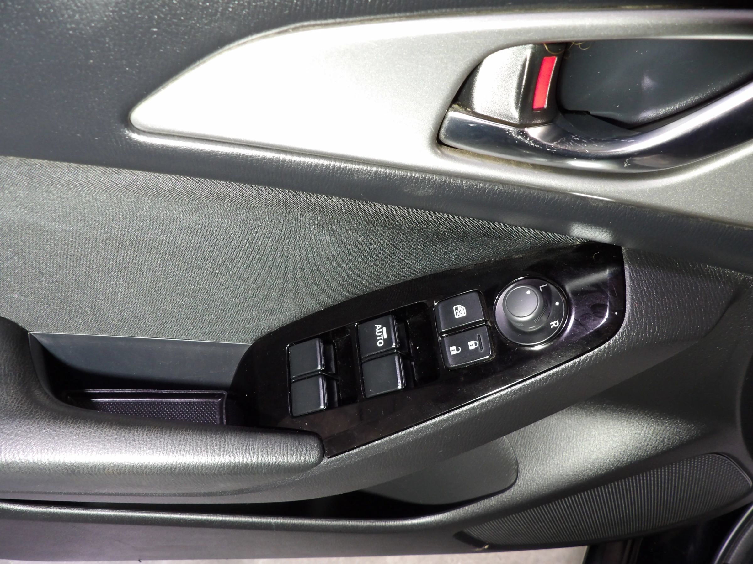 Used 2018 MAZDA MAZDA3 Sport FWD image 9