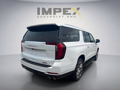 Used 2025 GMC Yukon XL Denali AWD/4WD image 5